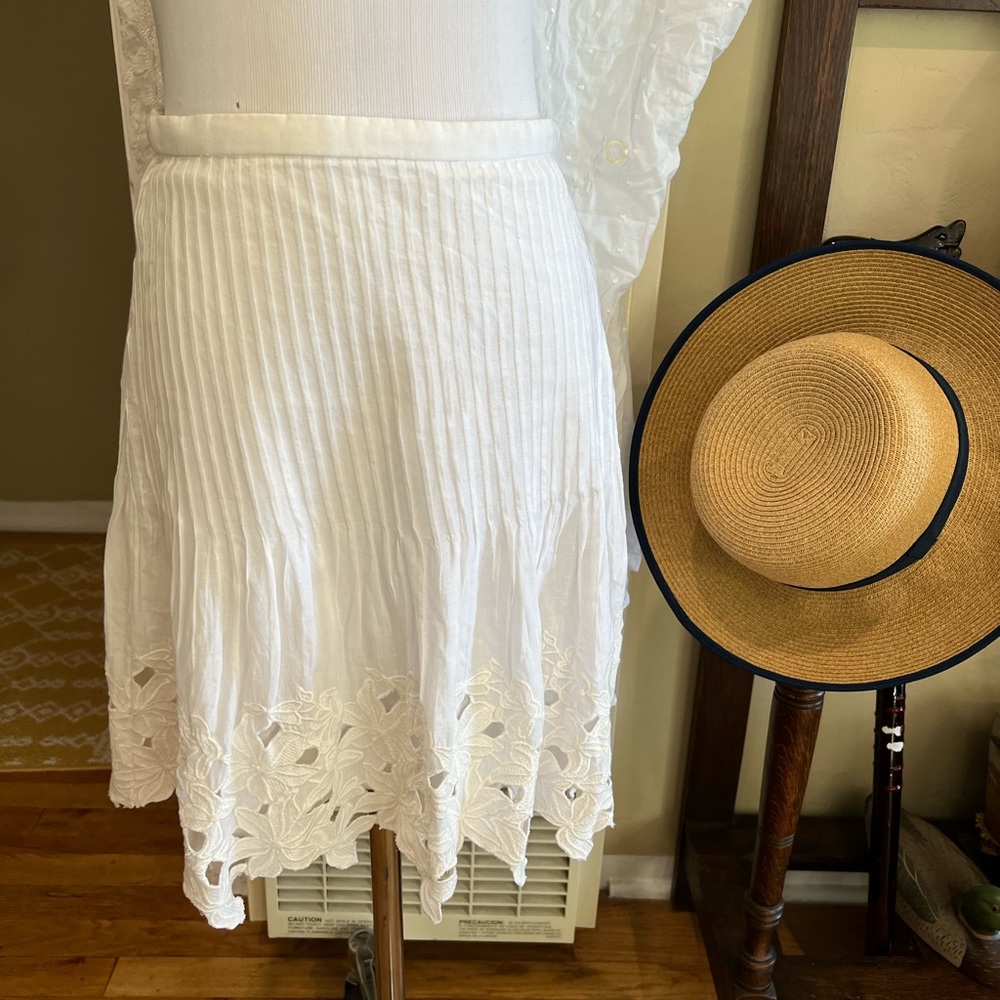 White Cotton J Crew  floral cut out skirt crème or off white  pretty lil skirt